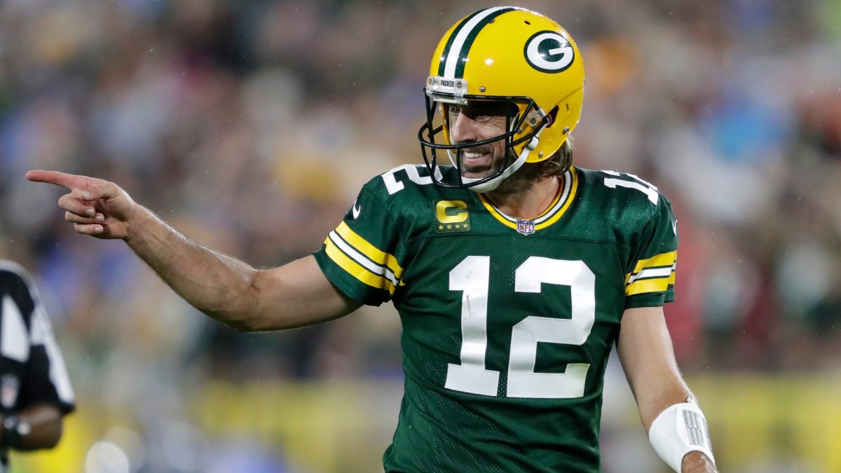 Aaron Rodgers Agrees To Extension In Green Bay