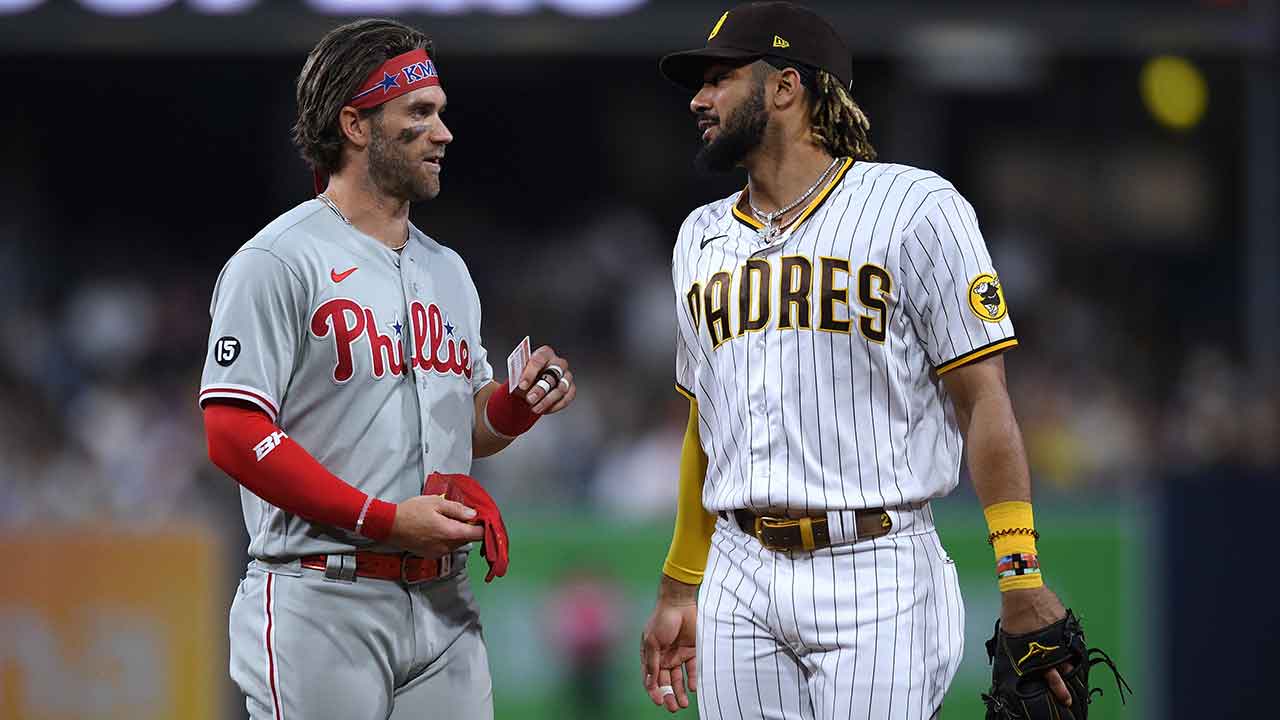 Bryce Harper pushing Phillies into playoff race