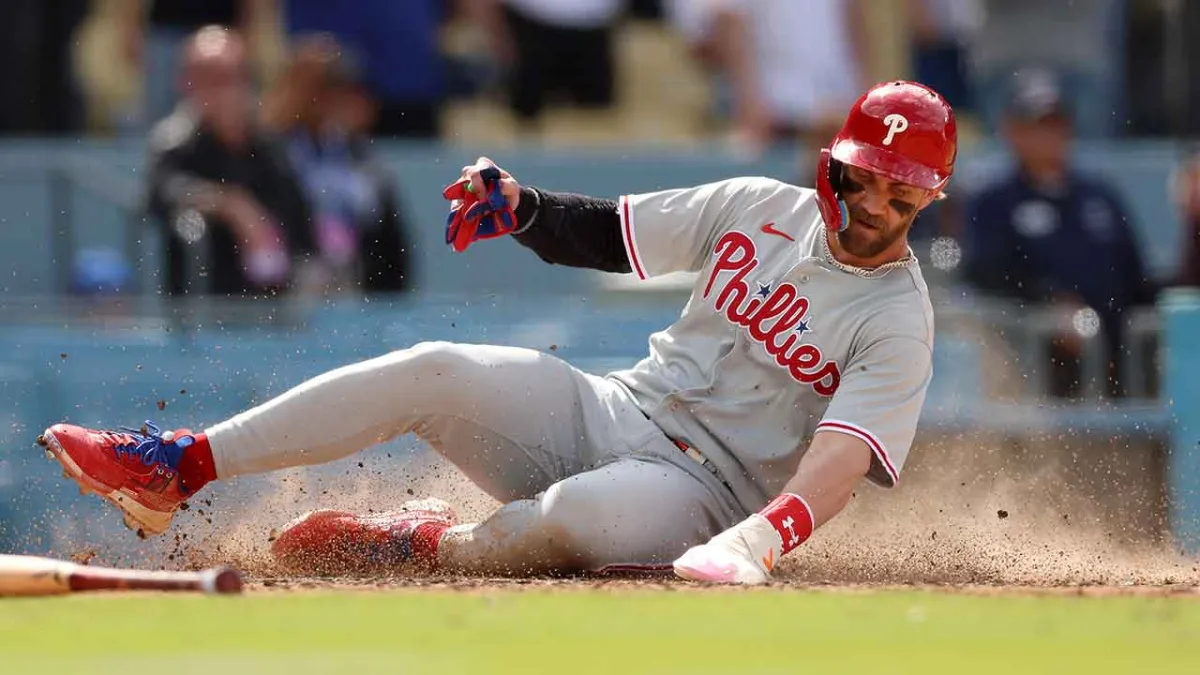 Phillies' Bryce Harper hit by pitch in face, feels good