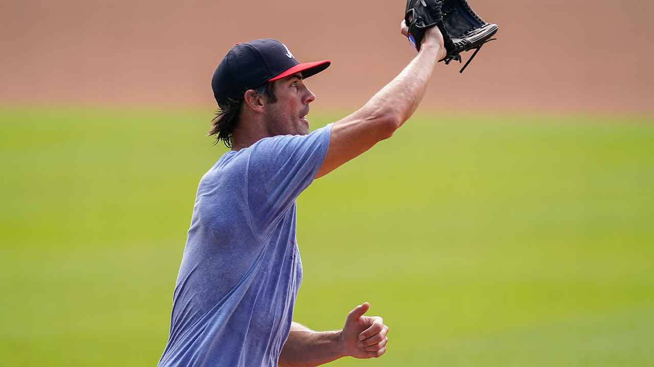 Cole Hamels thrilled to give it one more try at home with Padres - The San  Diego Union-Tribune