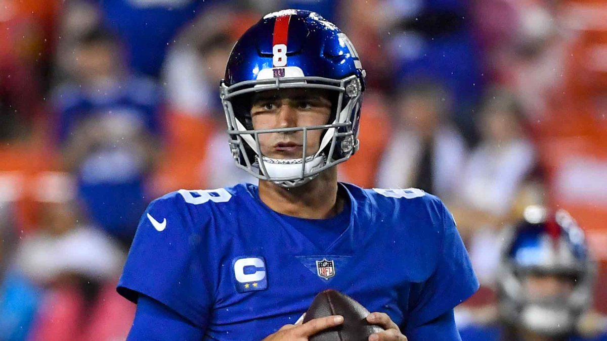 Giants QB Daniel Jones suffered ankle sprain in Week 14 loss