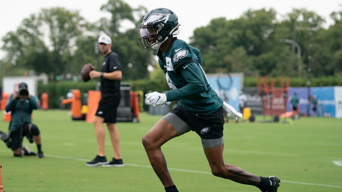 Philadelphia Eagles' DeVonta Smith 'week to week' with knee sprain