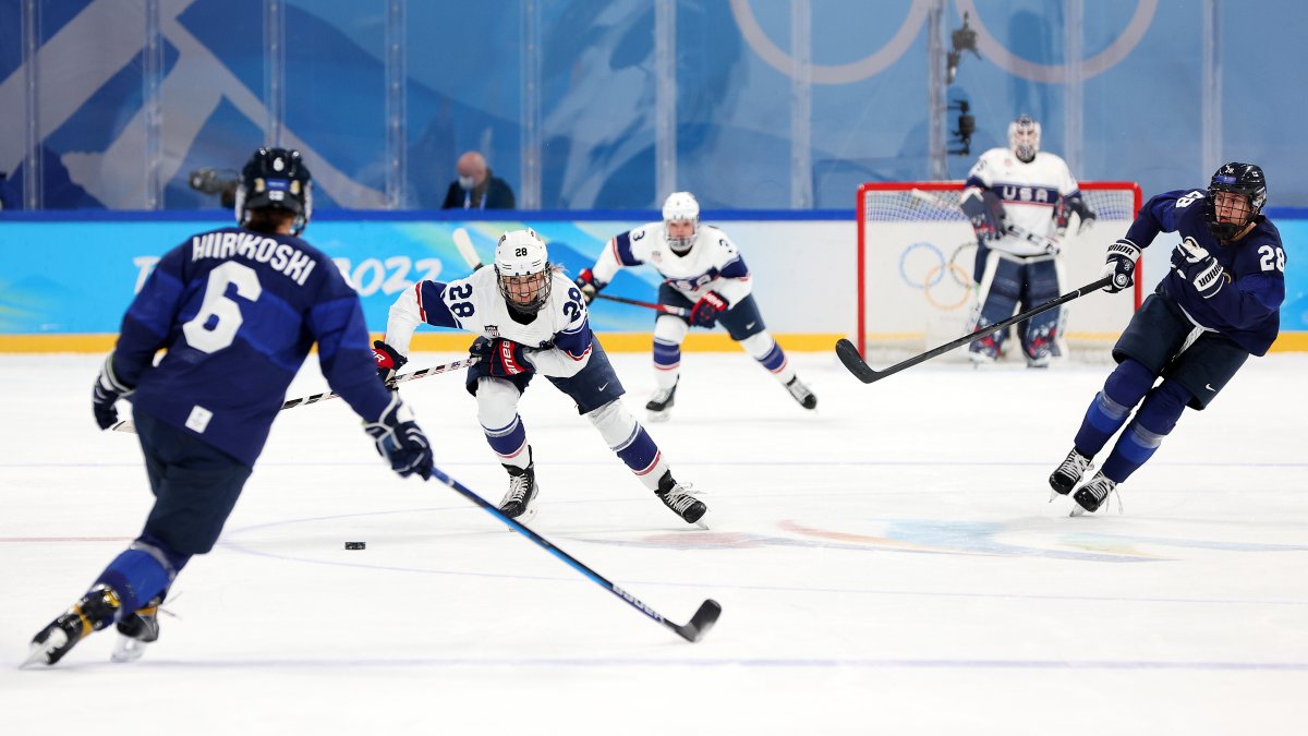 Decker hurt in defending champion USA's win over Finland at Winter