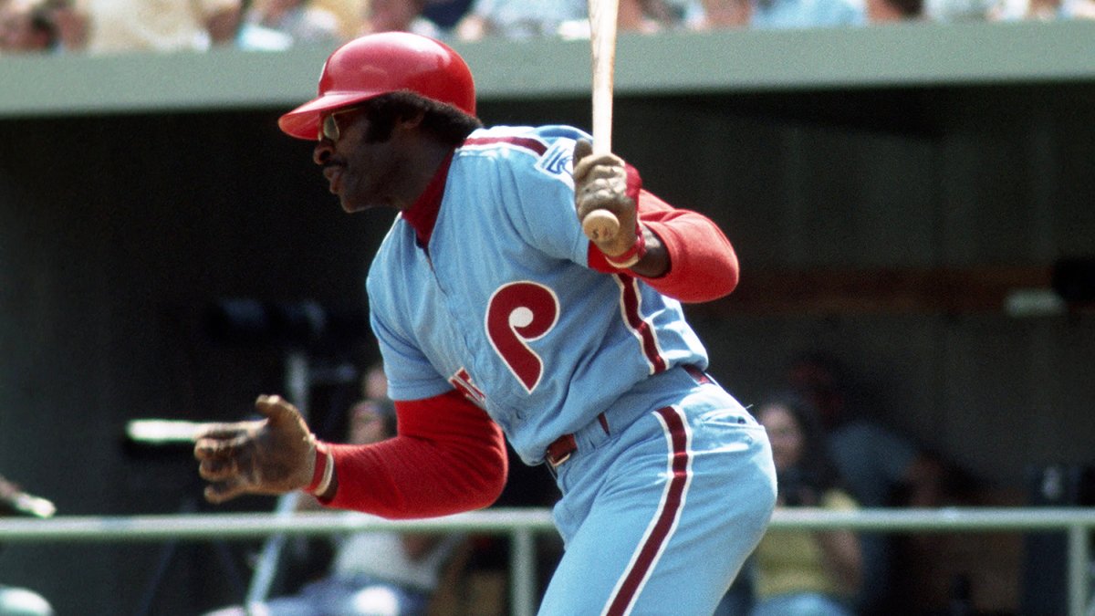 Dick Allen of the Chicago White Sox looks on from his position at News  Photo - Getty Images