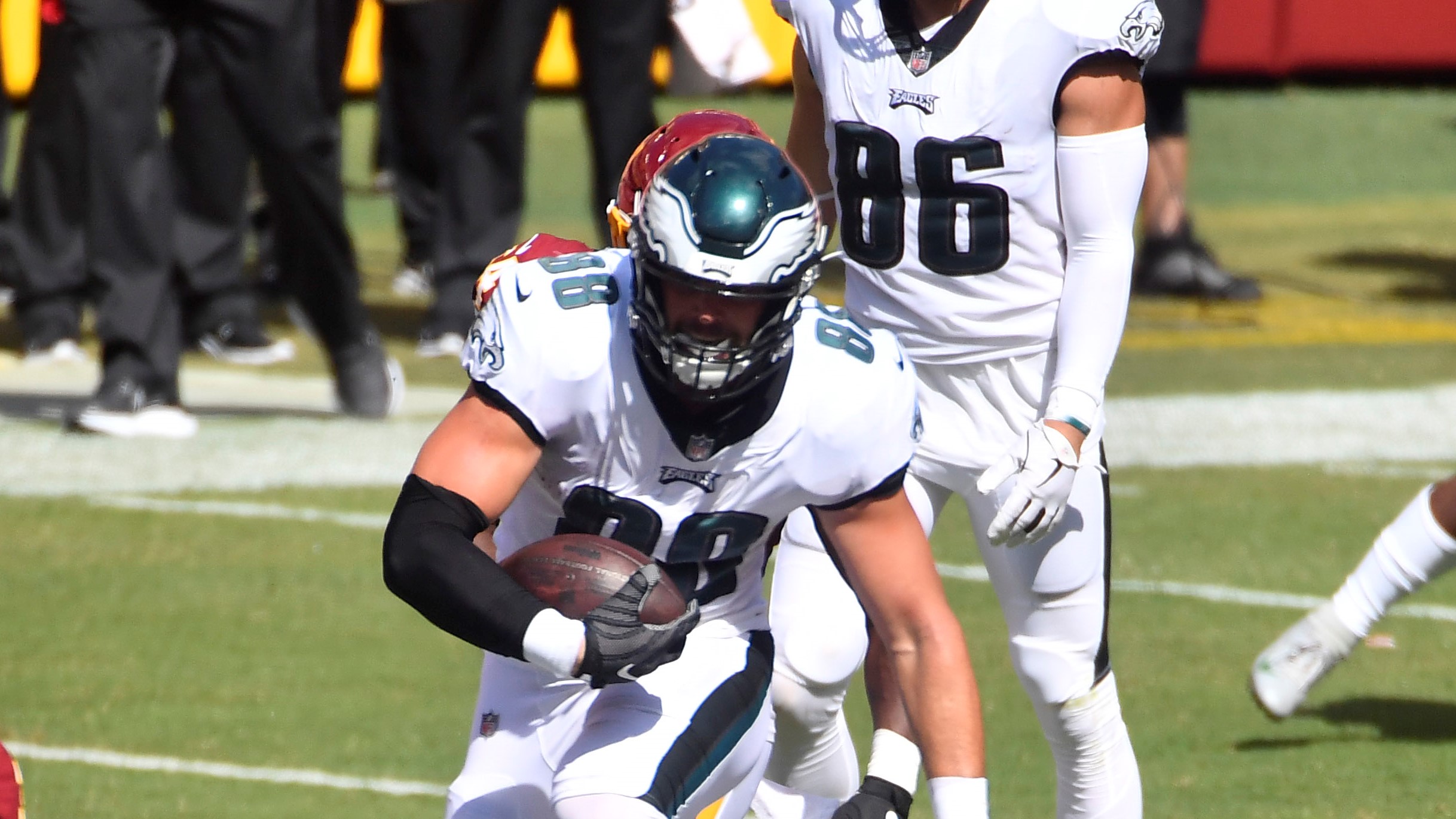 Eagles Tight End Dallas Goedert Reportedly Suffered A Broken Ankle ...