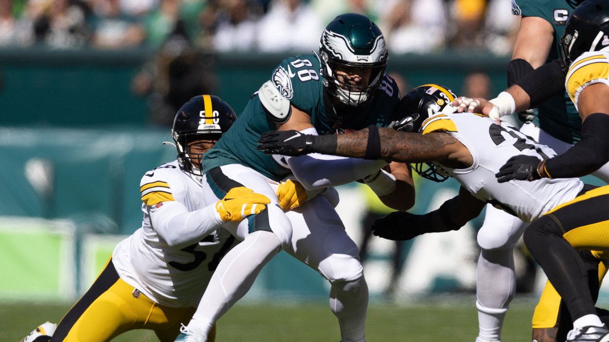 Bizarre Penalty on Eagles' Brandon Graham Leads to Steelers TD