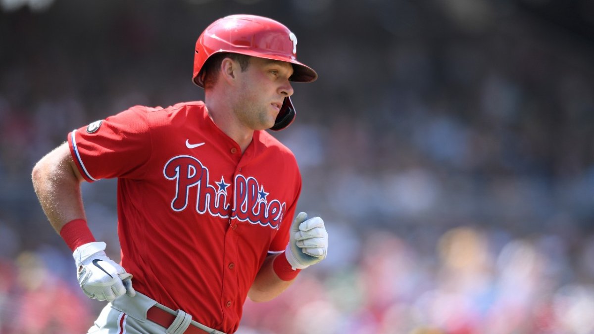 Phillies expect first baseman Rhys Hoskins to miss season after