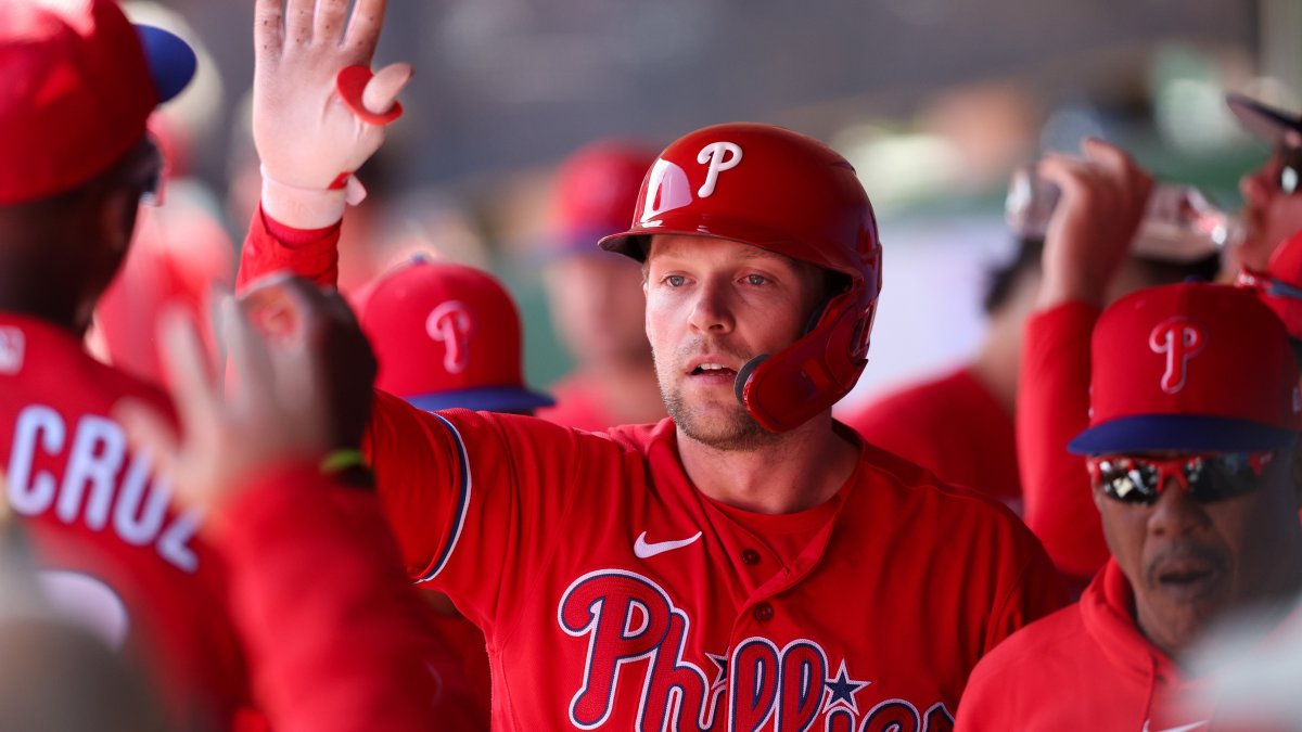 Phillies honor injured Rhys Hoskins with perfect locker room touch