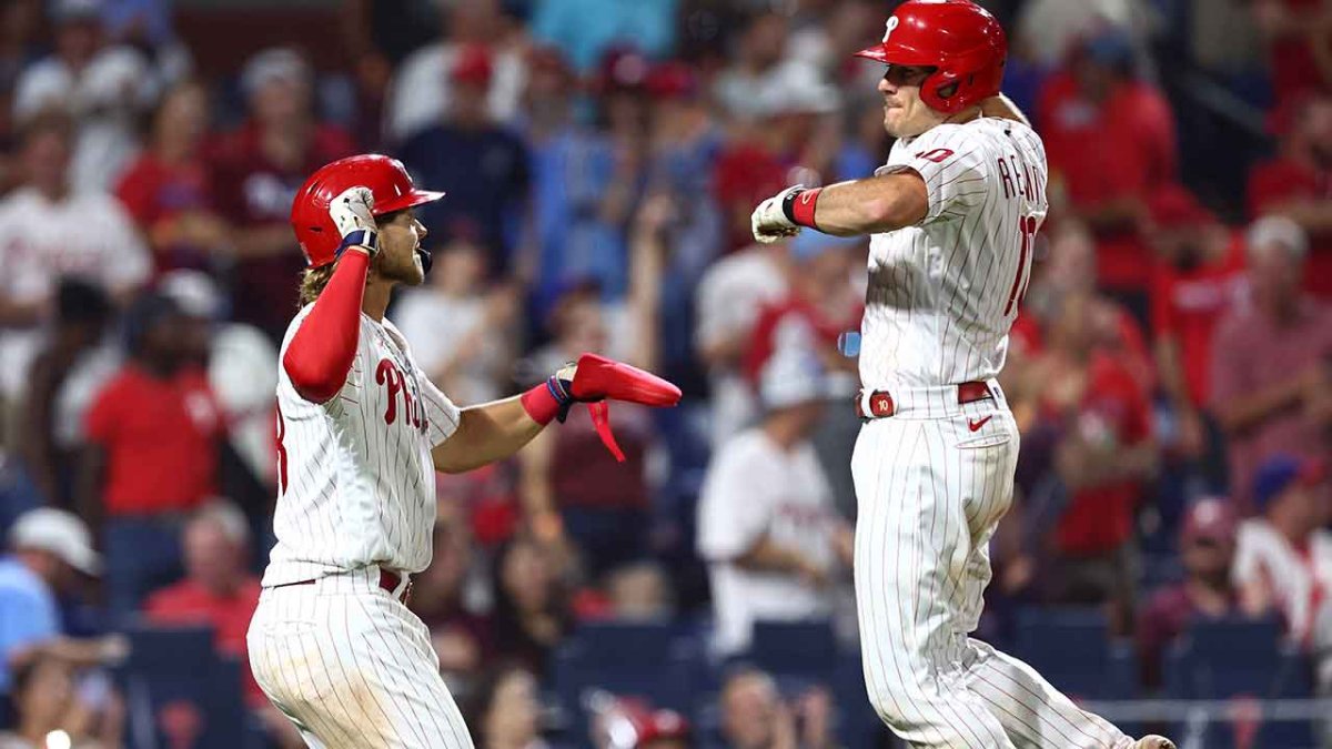 Syndergaard wins rain-shortened debut as Phillies beat Nationals