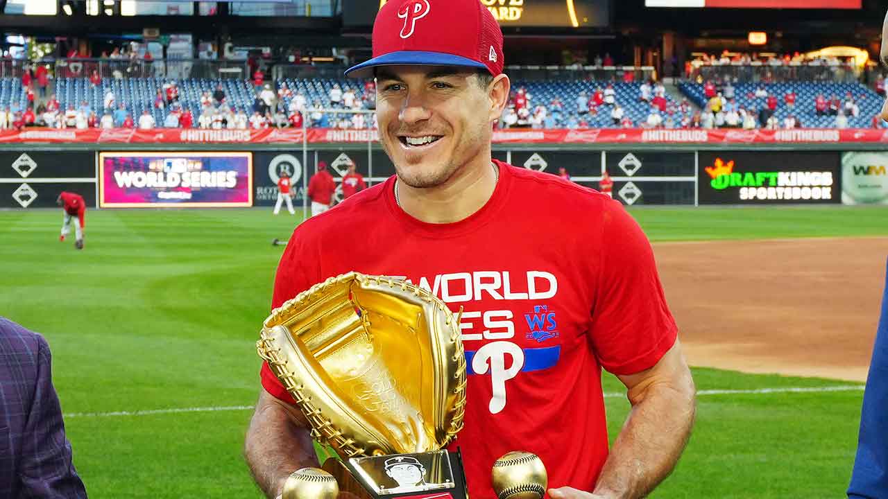 Philadelphia Phillies on X: Congratulations to J.T. Realmuto on being  named a 2022 Gold Glove Award finalist!  / X