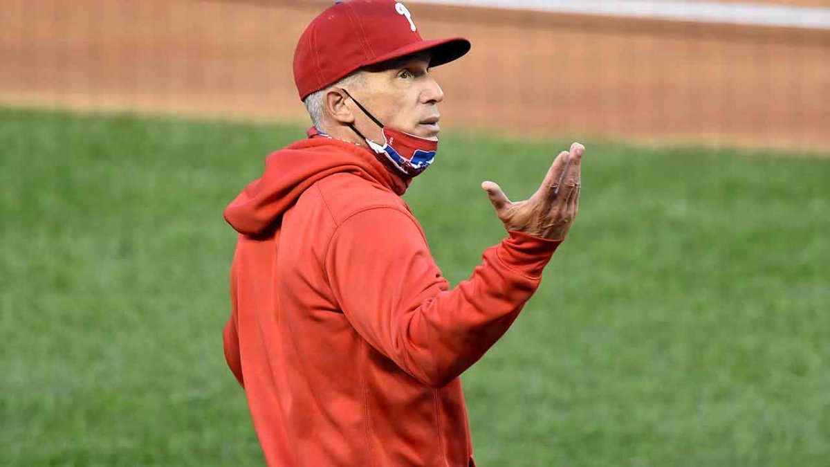 Joe Girardi a big hit in 1st appearance as Phillies manager