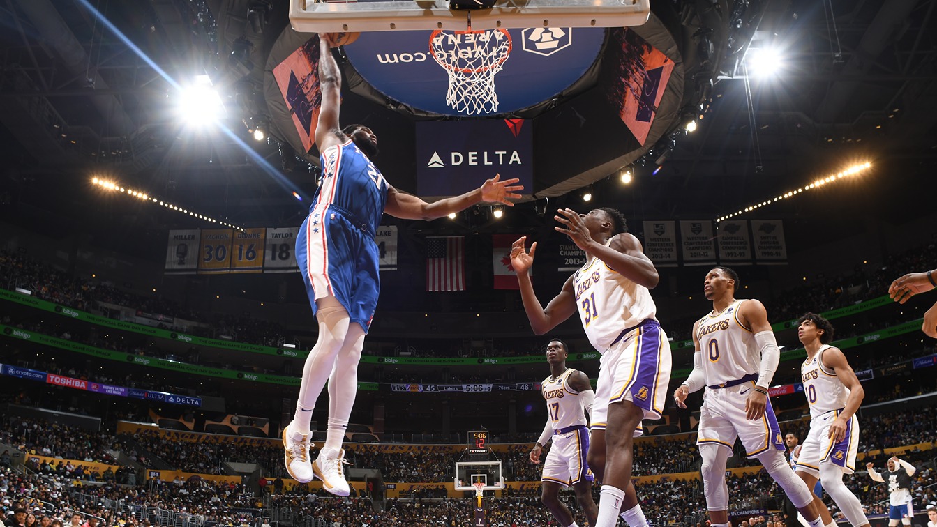 Russell Westbrook throws down a violent dunk in Game 5 against