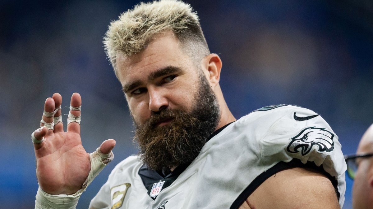 Center Jason Kelce announces he's returning to play for Eagles in 2022  season