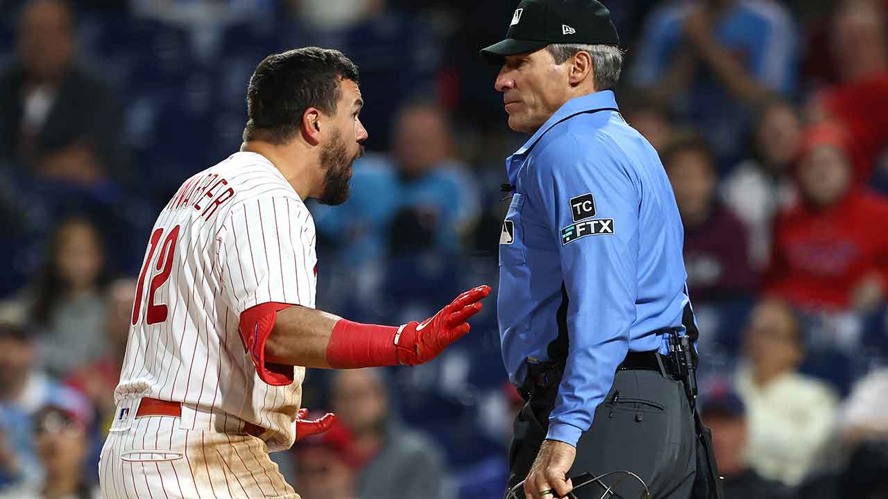 Kyle Schwarber, Joe Girardi react to Angel Hernandez strike zone in Phillies loss