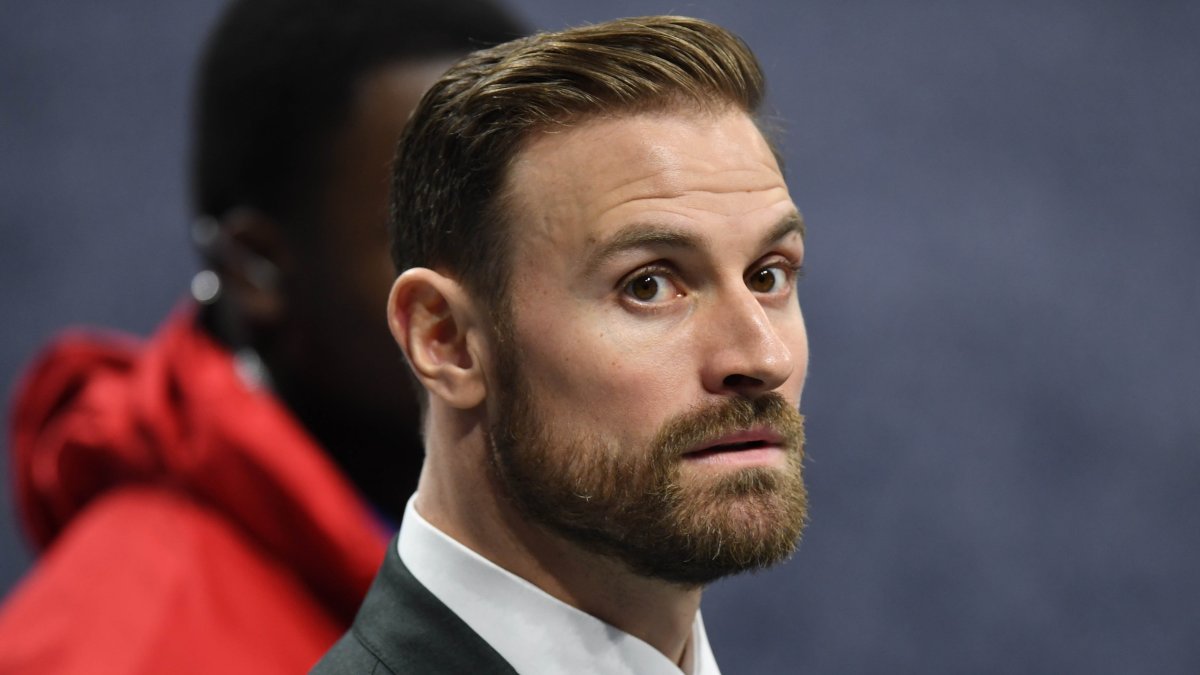 chris-long-gives-intriguing-critique-of-eagles-roster-construction