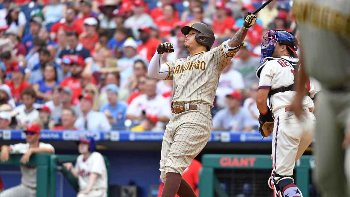 Manny Machado homers twice, Padres beat Phillies