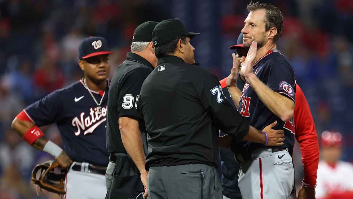 Umpire ejects J.T. Realmuto from game for no good reason