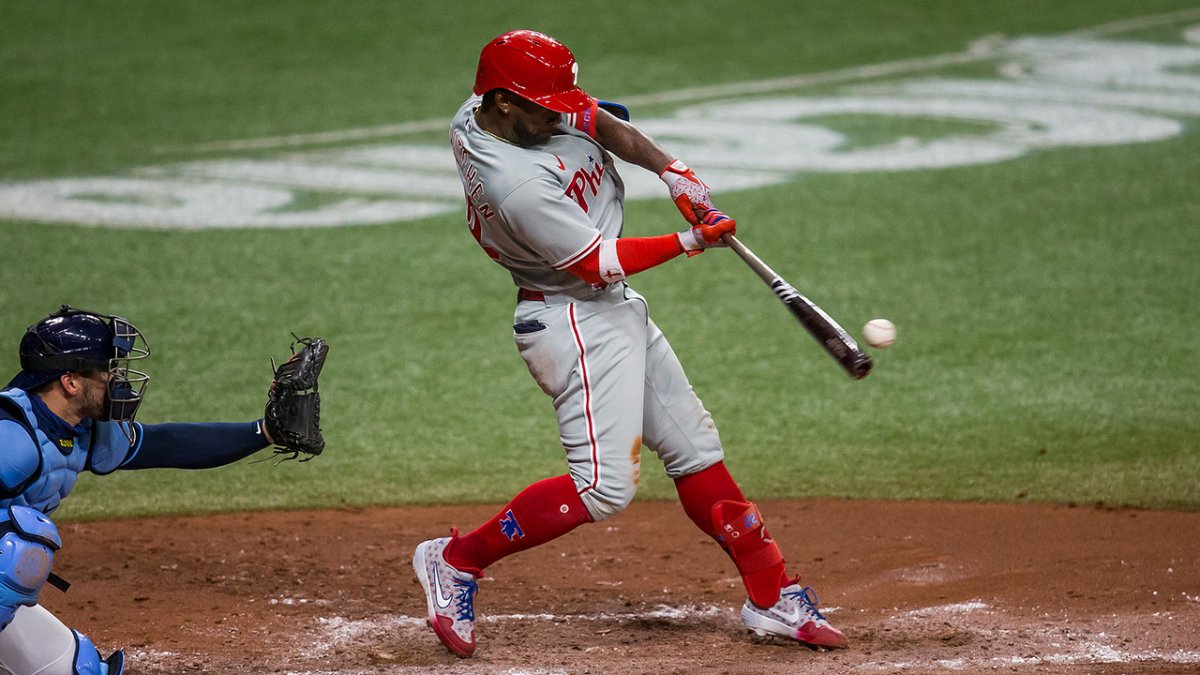 McCutchen 1st hit of MLB season, as NL DH, with No. 21 patch