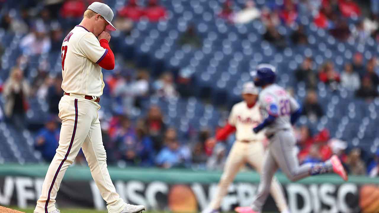 Watch: Pete Alonso gets hit in the face as he tries to catch a