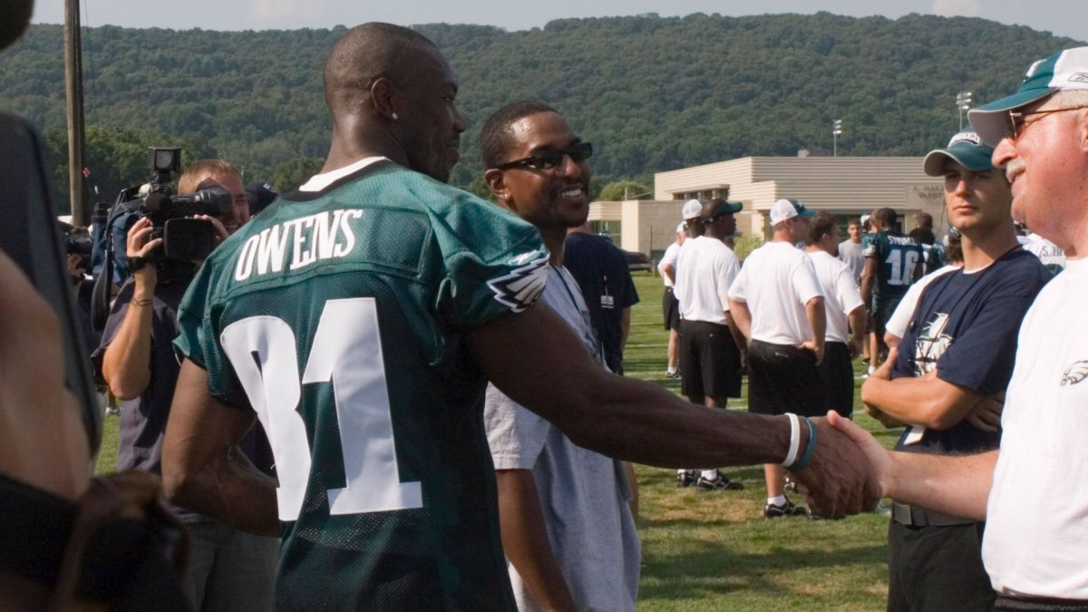 Fan at Philadelphia Eagles training camp asked to remove Donovan