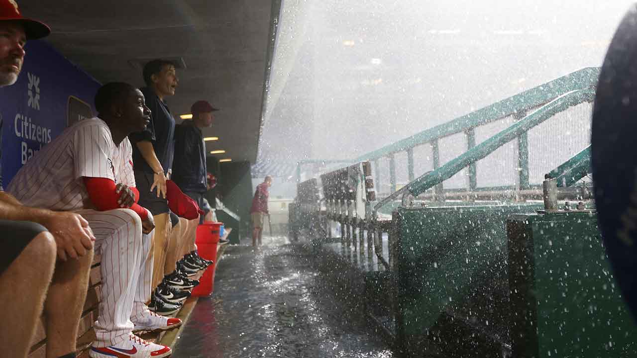 Marlins take lead in 9th vs. Mets, but rain forces suspension