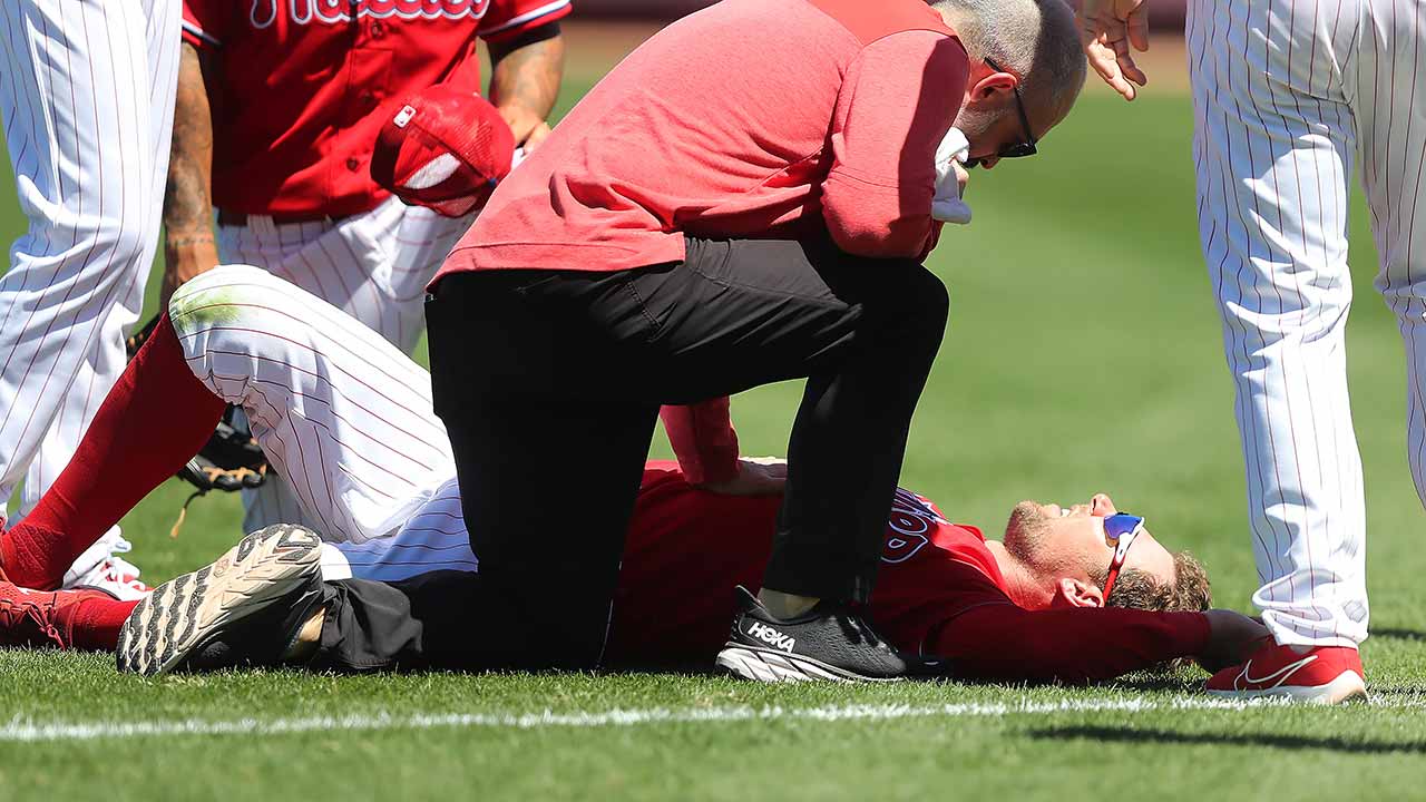 Wife of Phillies' Rhys Hoskins heartbroken over his torn ACL