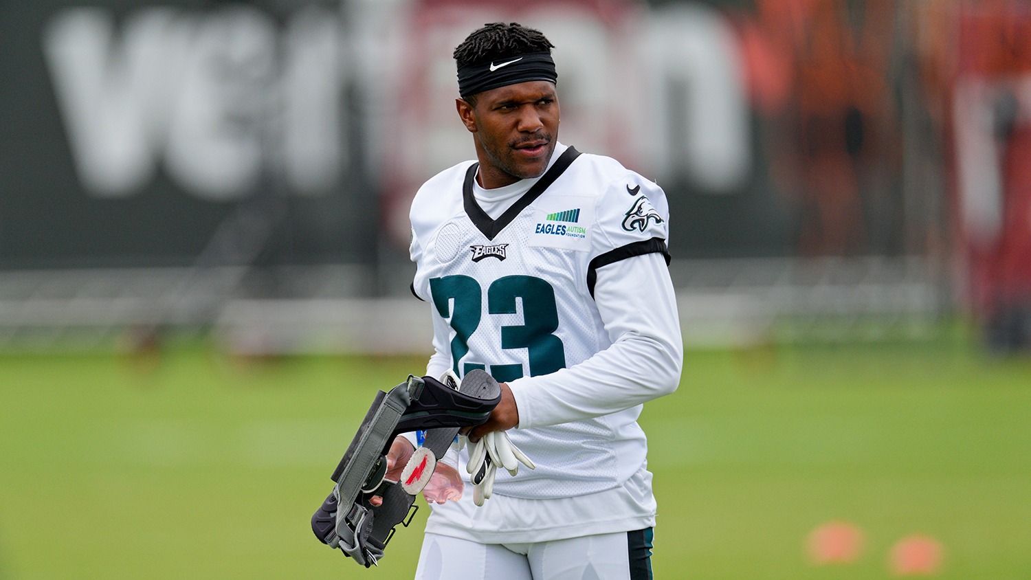 New Eagles safety K'Von Wallace has a notable fan in Hall of Famer