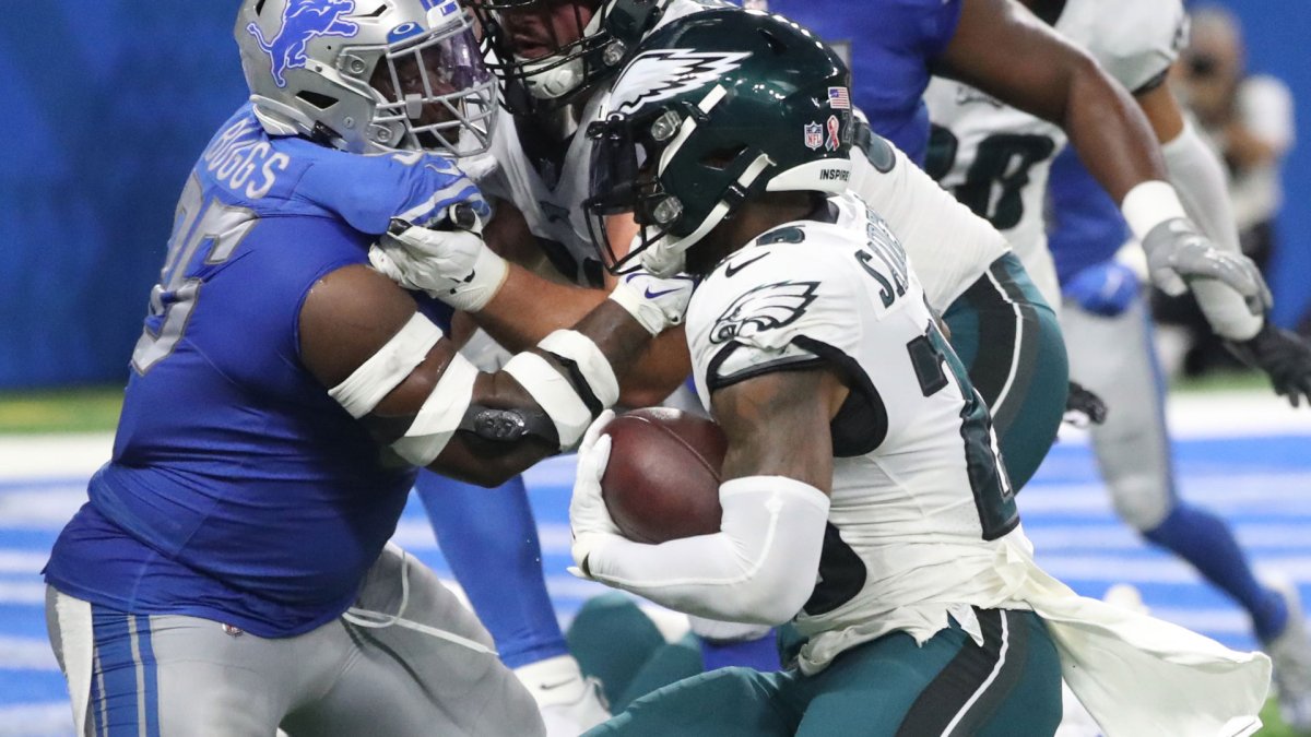 Report: Lions player fined after Eagles' Miles Sanders has helmet