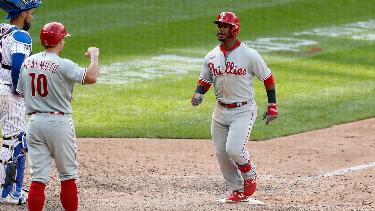Chase Utley drills a walk-off home run in the 10th 