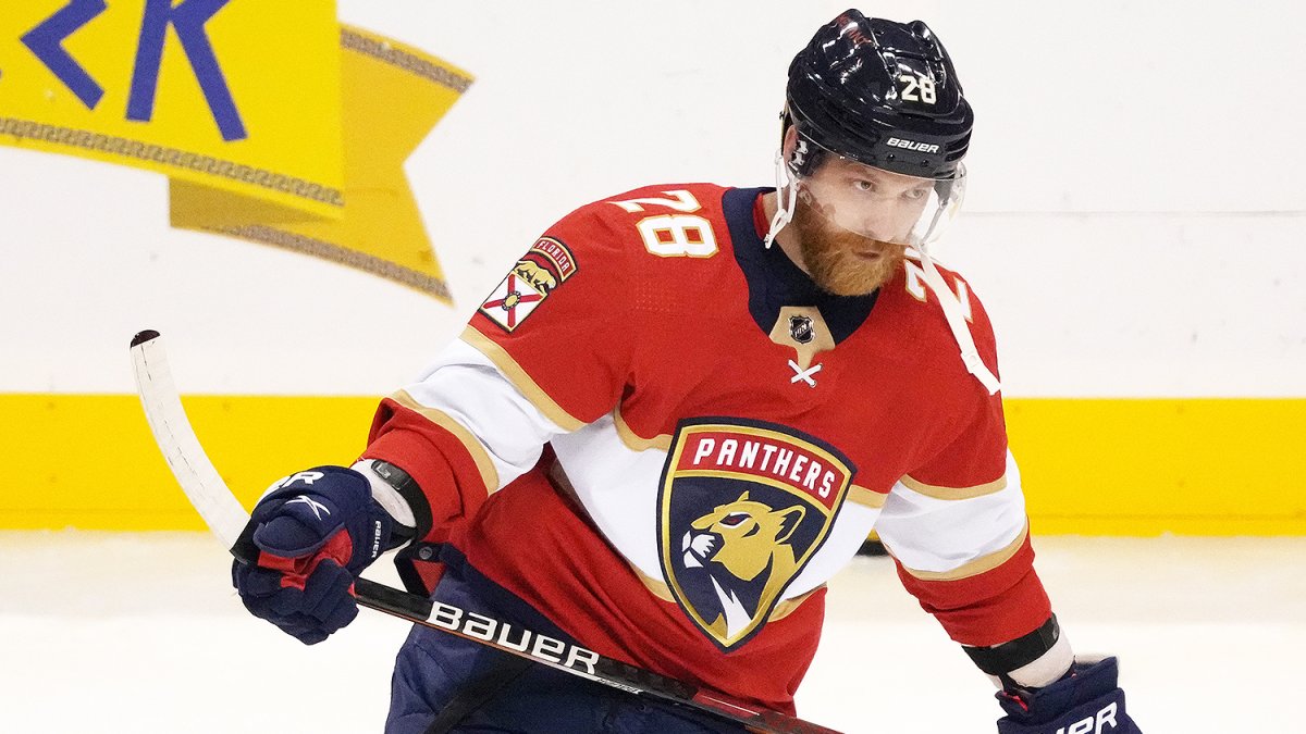 Flyers trade longtime captain Claude Giroux to Panthers - CGTN