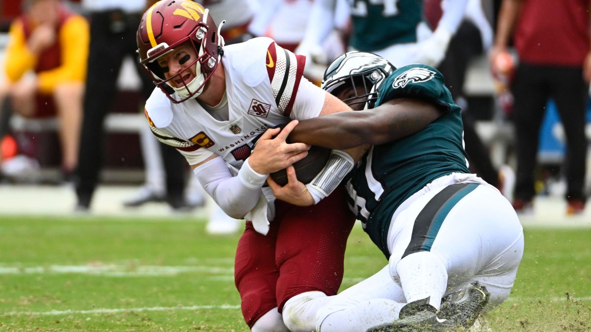 Defensive line brings back nightmares of 2020 for Carson Wentz