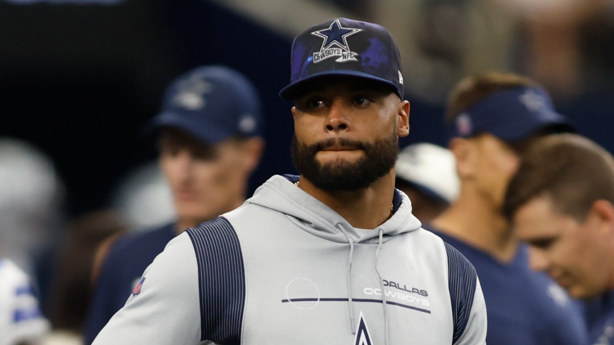 Dak Prescott throws football in 'MNF' warmups, hopes to be ready for Week 4  return vs. Commanders