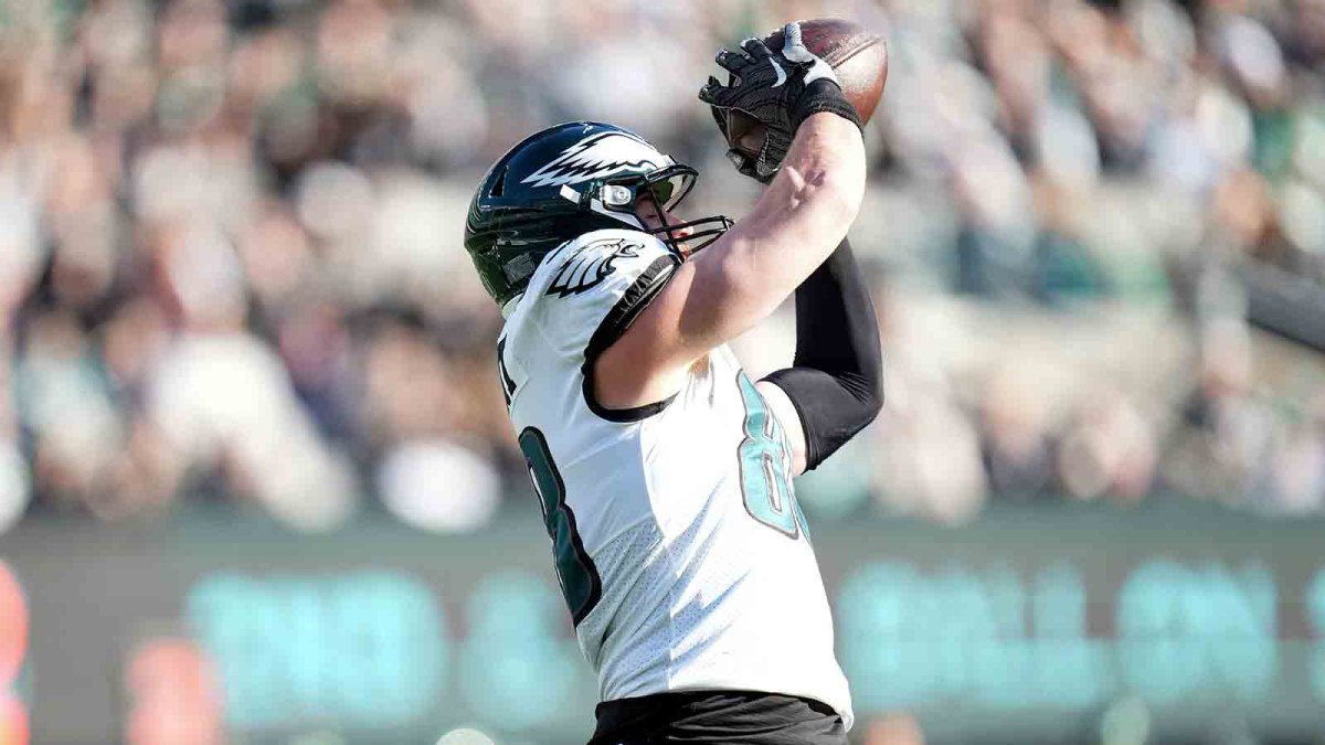 Eagles tight end Dallas Goedert knows dropped passes are becoming