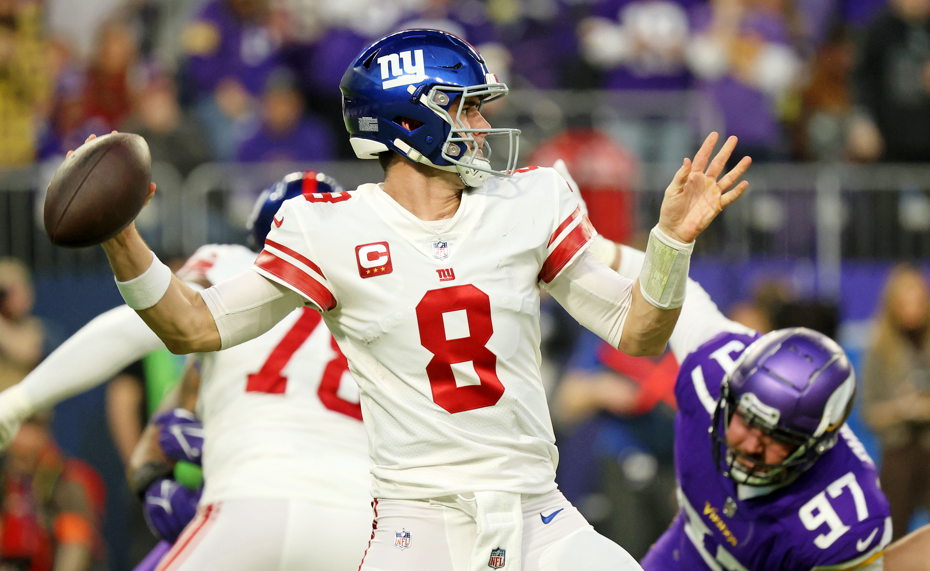 Daniel Jones Fumbles on 3rd-down Scramble