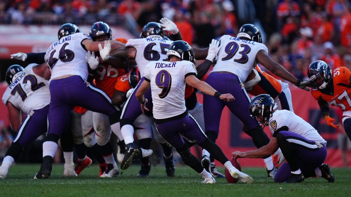 Ravens kicker Justin Tucker signs four-year extension through 2027 season