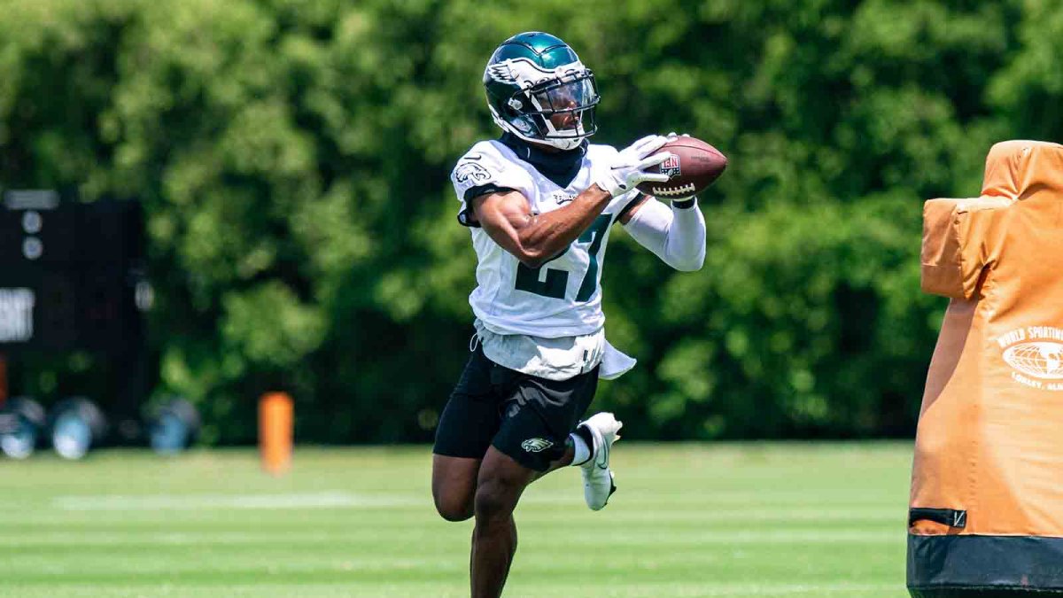 Philadelphia Eagles defensive back Lito Sheppard covering the News Photo  - Getty Images