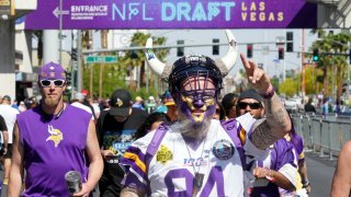 Read the card!': Ed Marinaro's painfully long Vikings draft pick  announcement tested the NFL world's patience