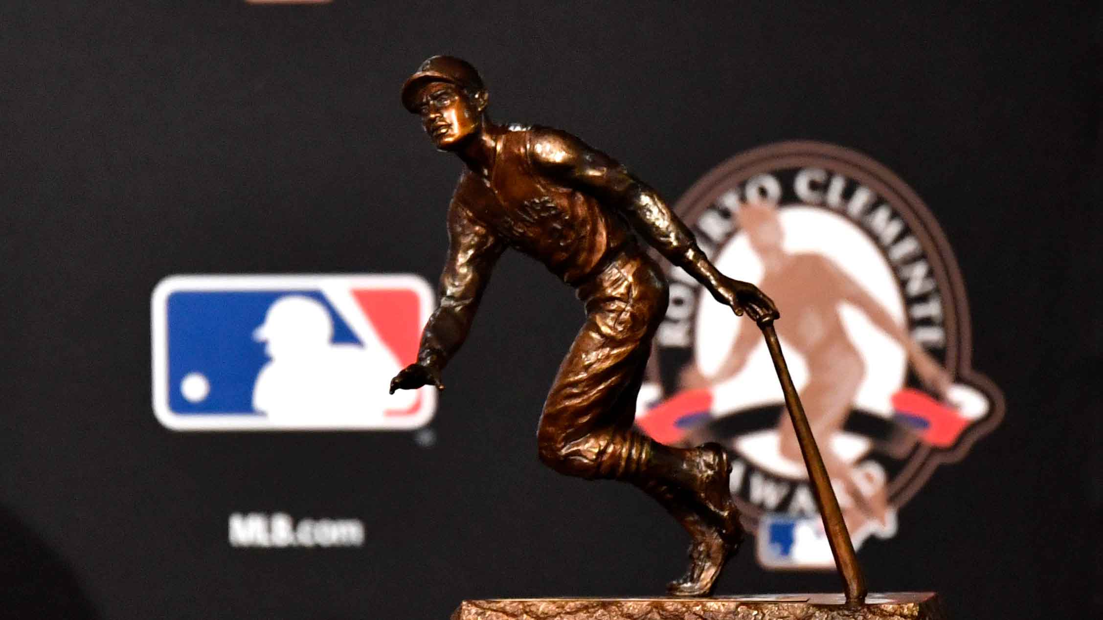 Kyle Schwarber is Phillies' Roberto Clemente Award nominee