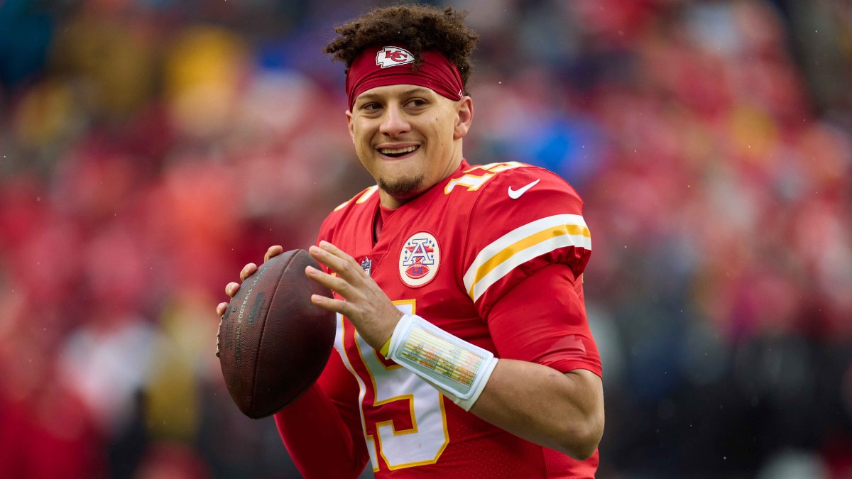 Quarterback Chad Henne of the Kansas City Chiefs warms up prior to