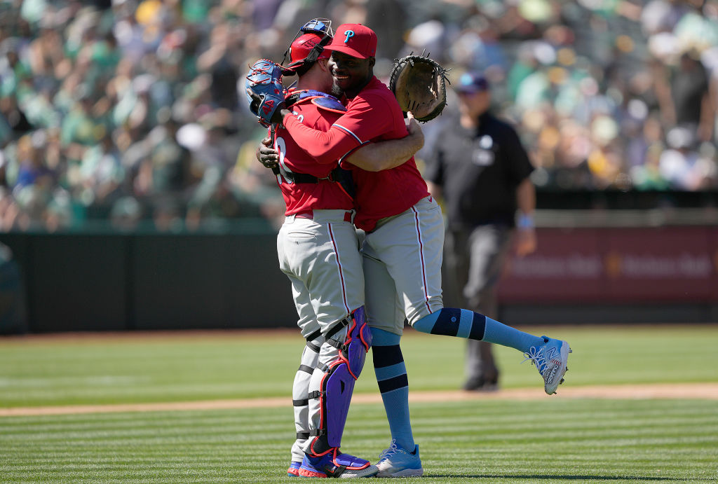 Kyle Schwarber hits go-ahead single in 12th as Phillies beat A's 3-2