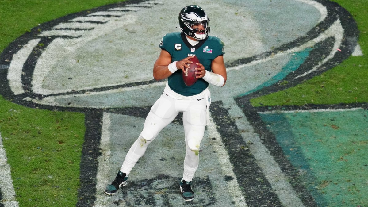 Philadelphia Eagles LOOK: Carson Wentz Workout Photo of 3 'Alternate  Uniforms' - Sports Illustrated Philadelphia Eagles News, Analysis and More