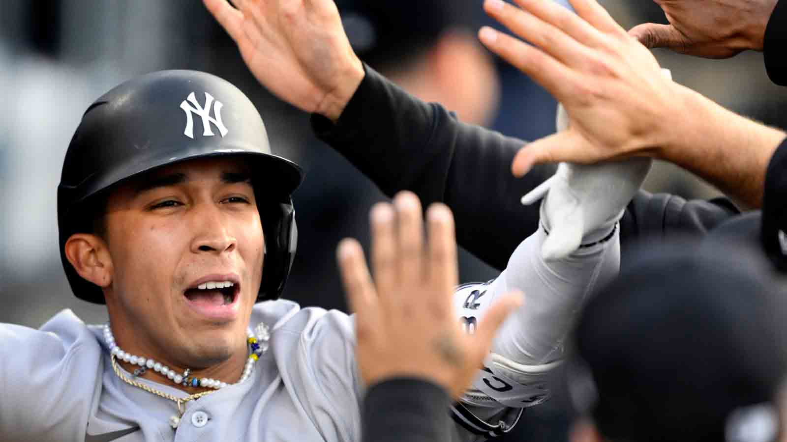 MLB fans react as Drake snubs Giancarlo Stanton after embracing Aaron Judge:  