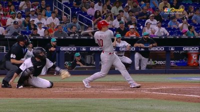 Highlight] Realmuto hits a solo shot to give the Phillies a 6-5 lead in the  10th inning! : r/baseball