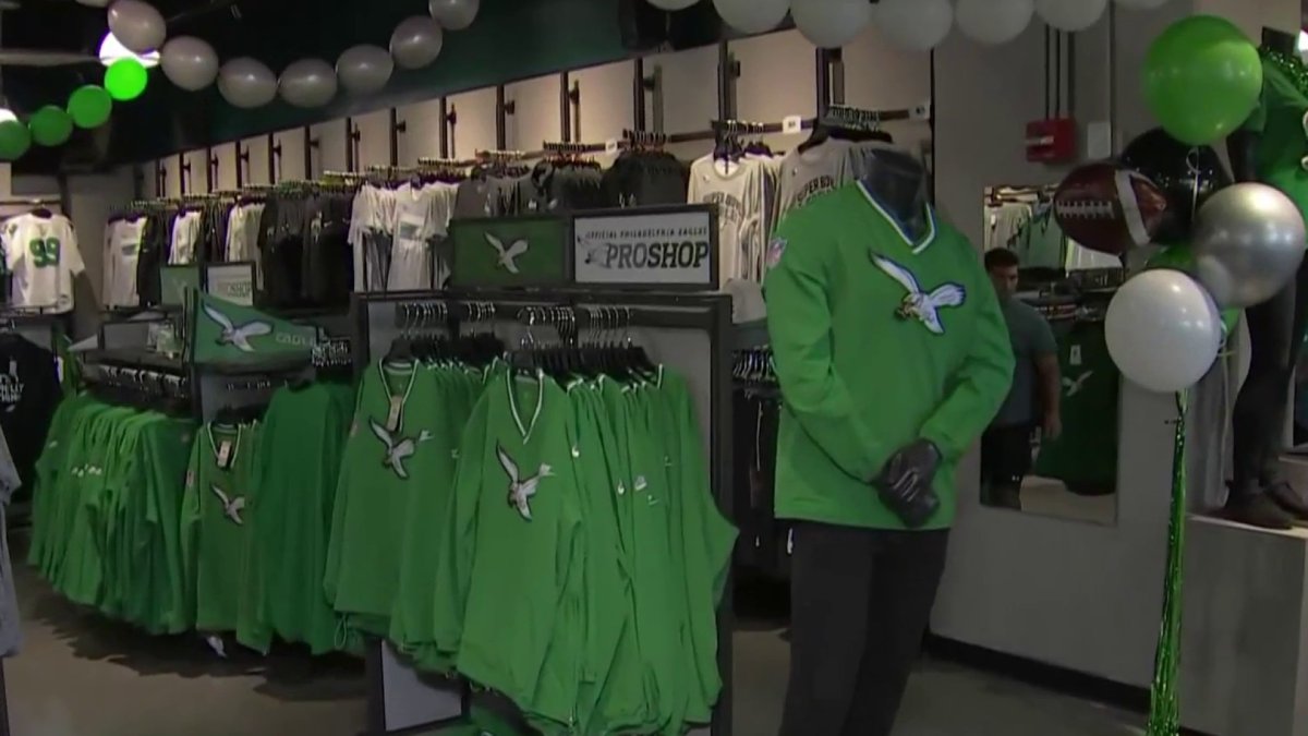 Eagles rocking the Kelly green uniforms next season 👀🔥 📸: @mcmanusdesign