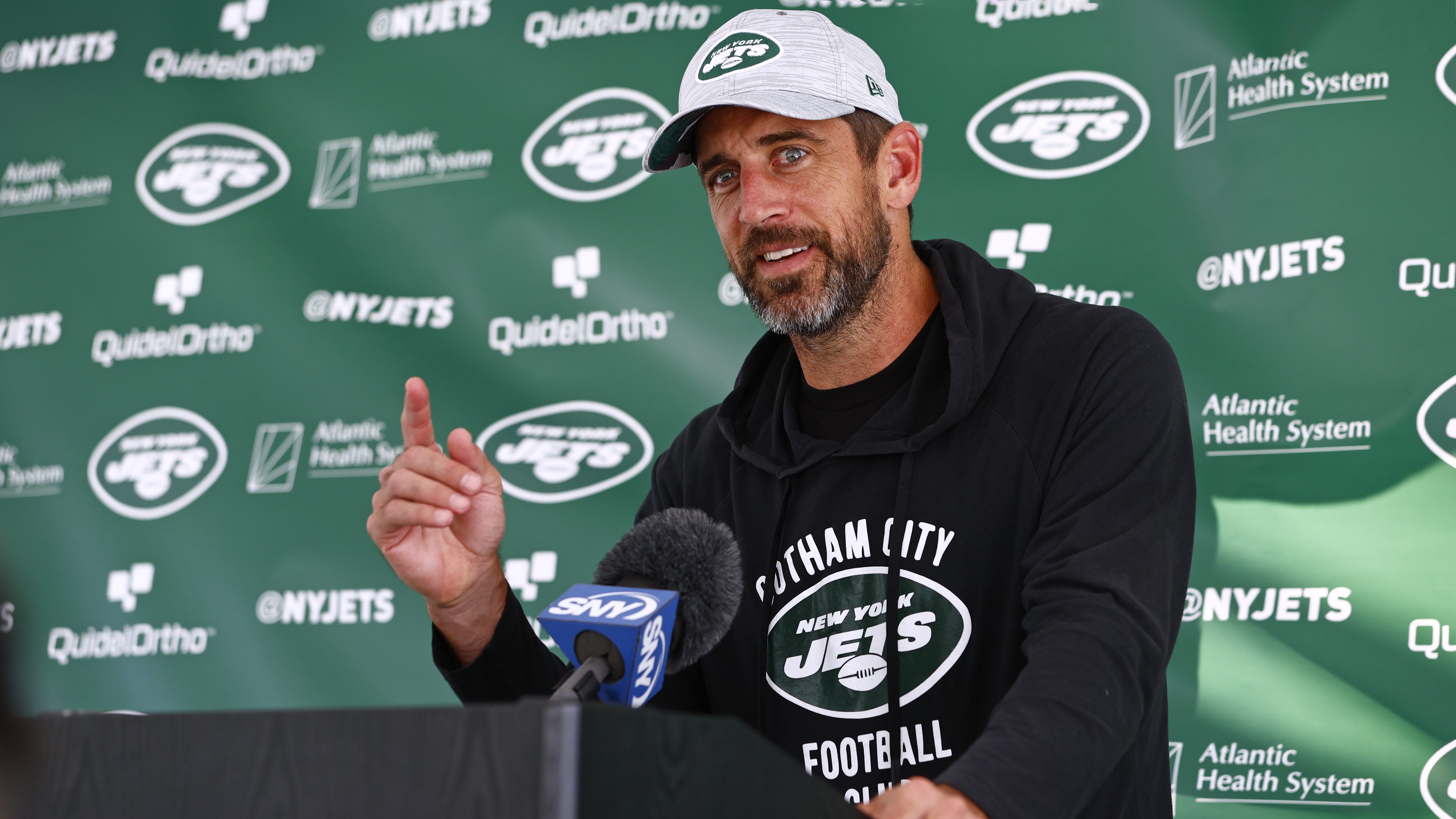 The Jets reportedly backed out of a nearly done deal for Aaron Rodgers! 