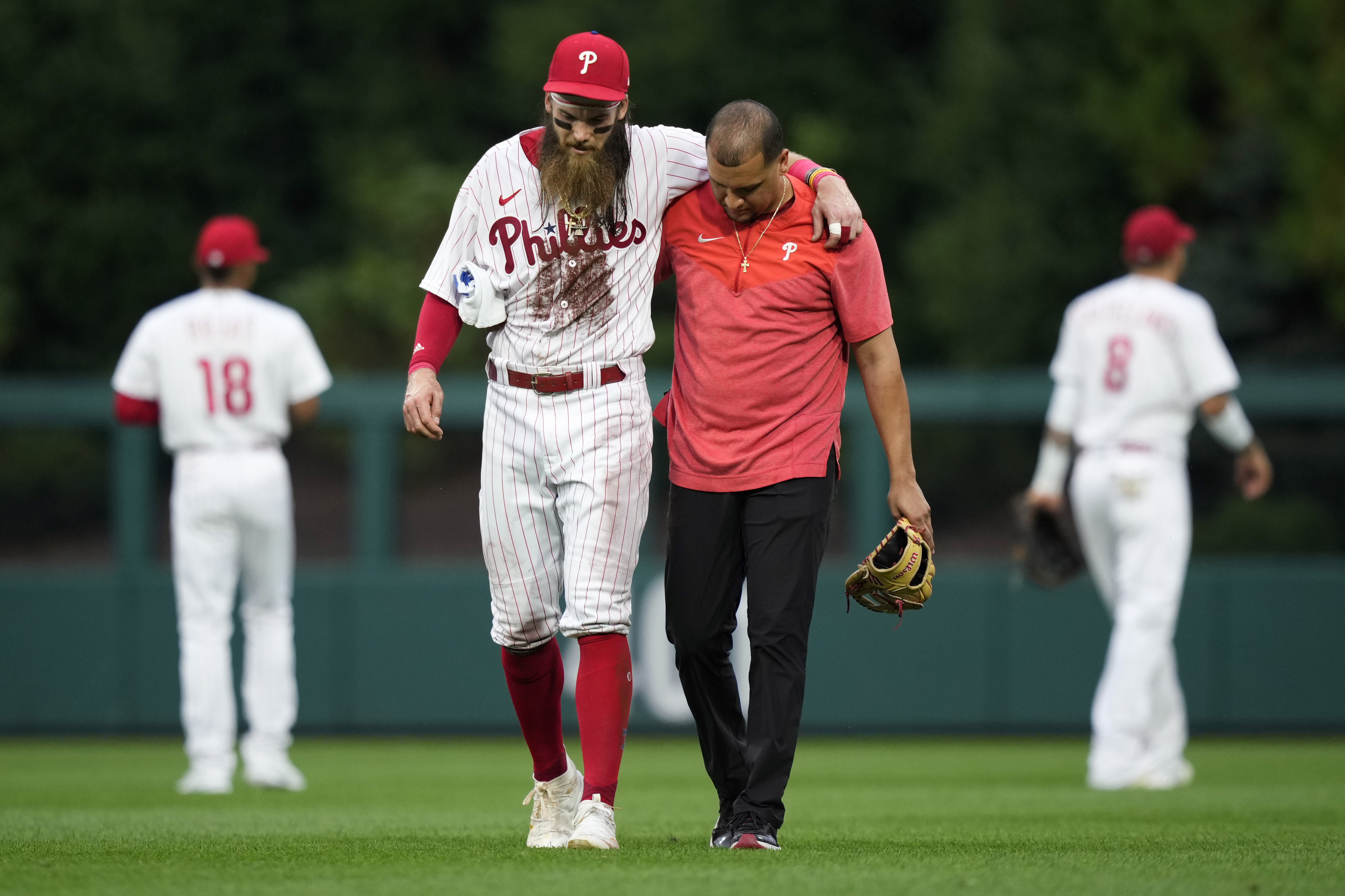Bryce Harper suffers injury in collision, returns to game