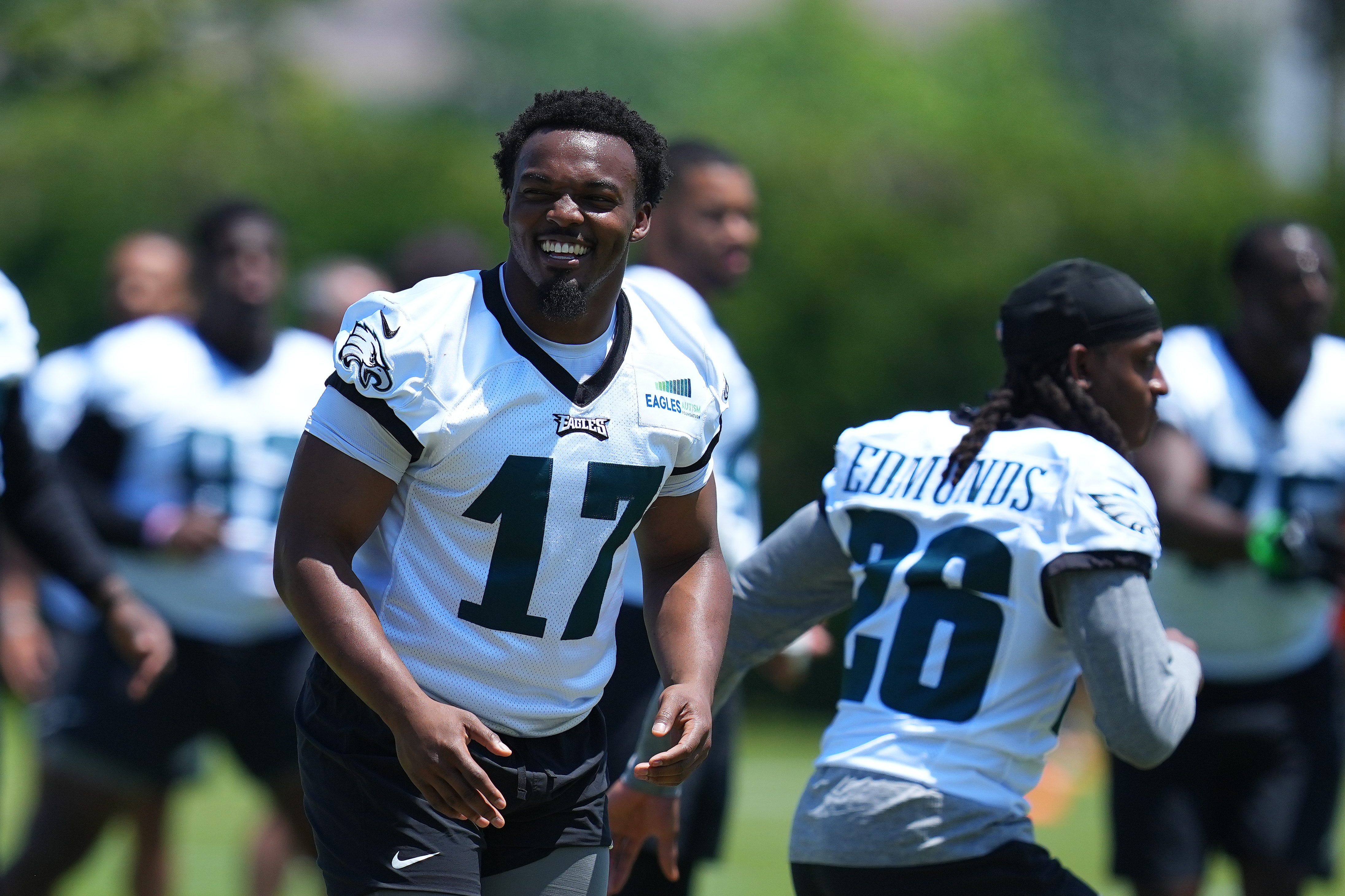 NFL Rookie Watch on X: Nakobe Dean did not play in a single defensive snap  in the Eagles game against the Jaguars. This is Dean's fourth week in a row  not being