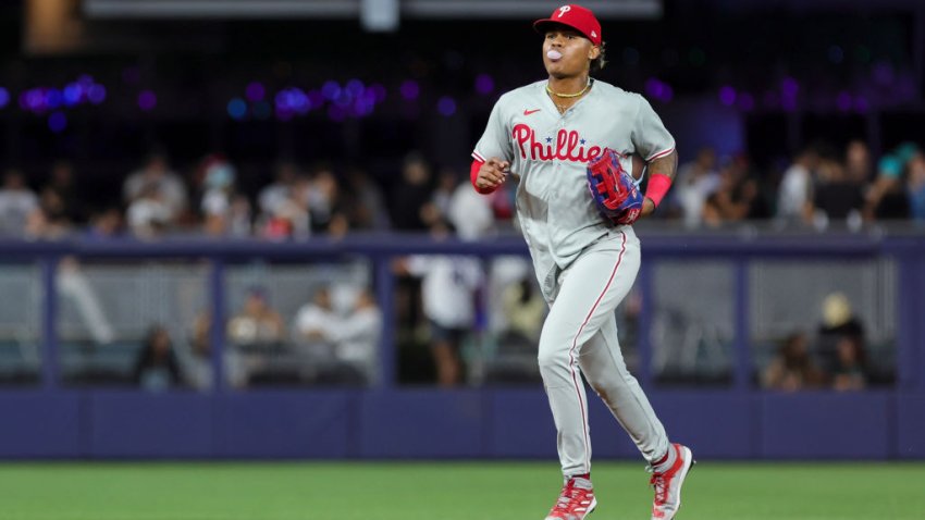 Rhys Hoskins returns to Citizens Bank Park, continues making progress from  ACL injury