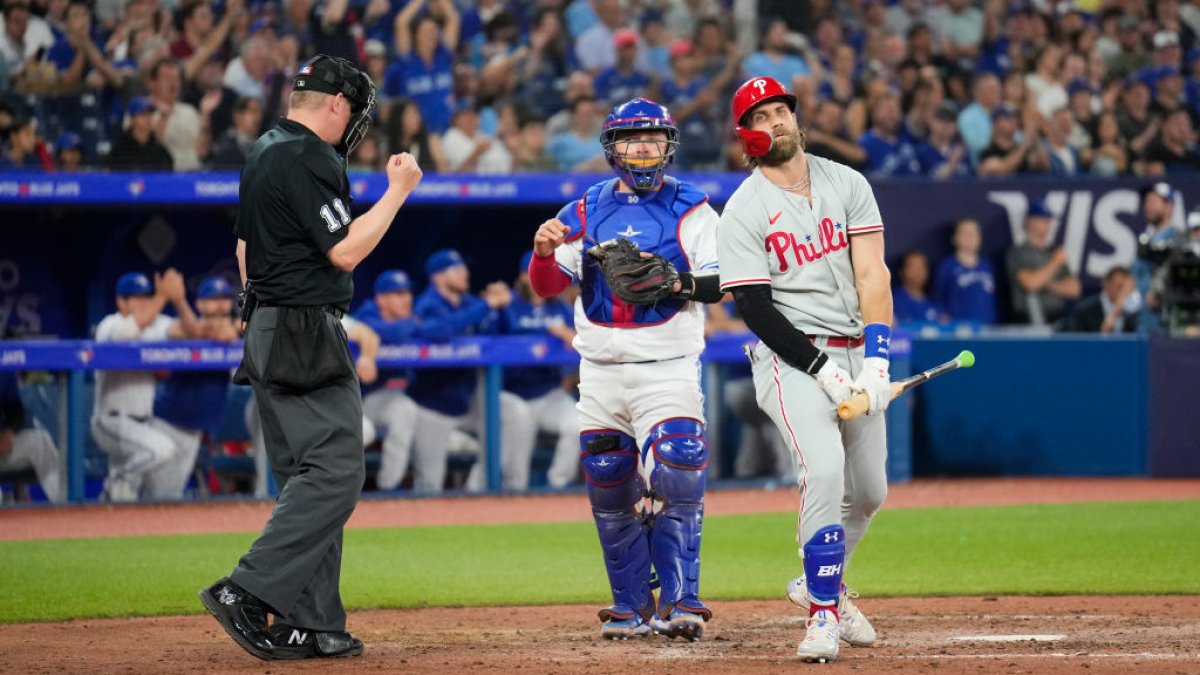 Nick Castellanos' bat drives Phillies win over Blue Jays