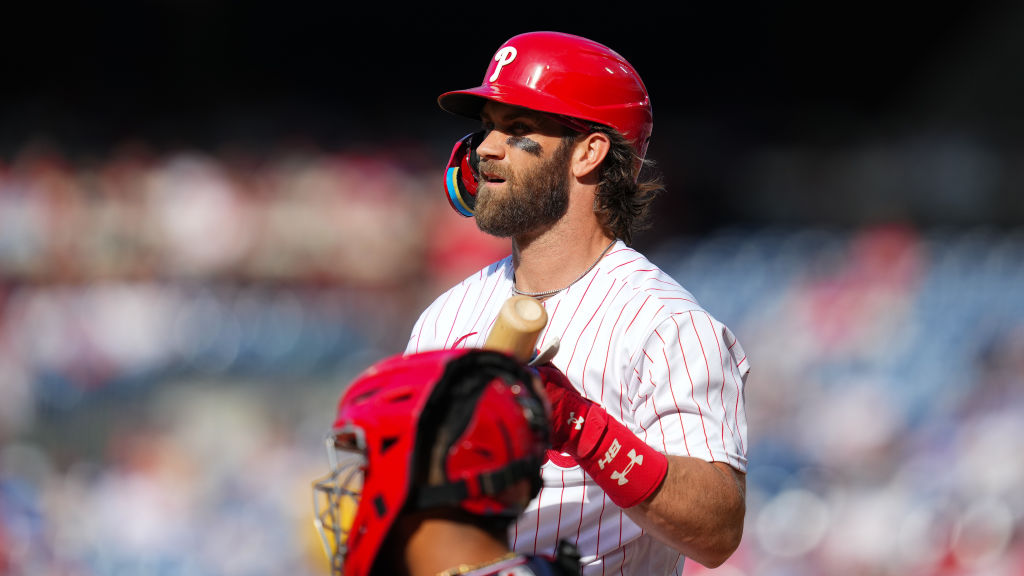 Phillies first baseman Bryce Harper leaves game versus Nationals with  mid-back spasms